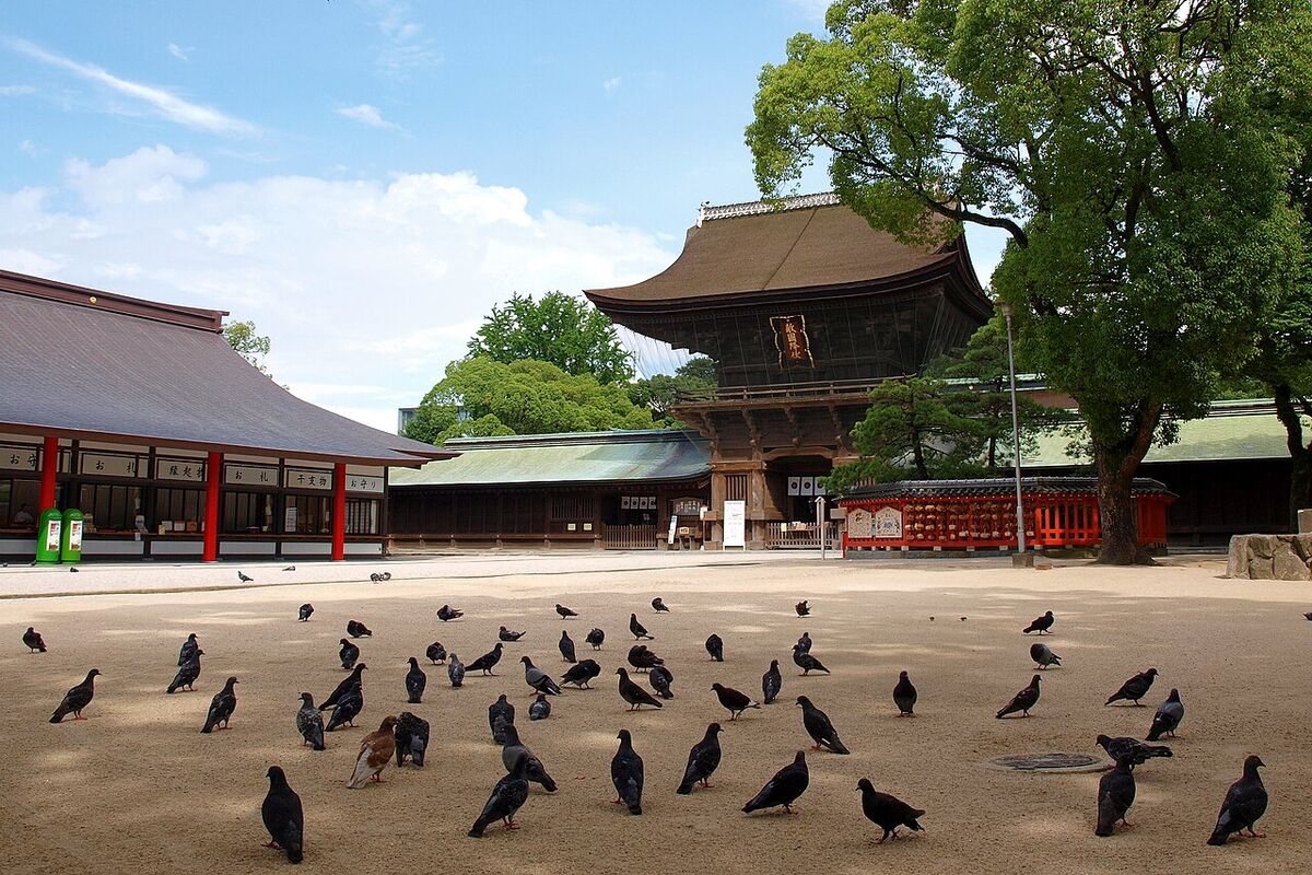 筥崎宮 筥崎宮の楼門と境内
